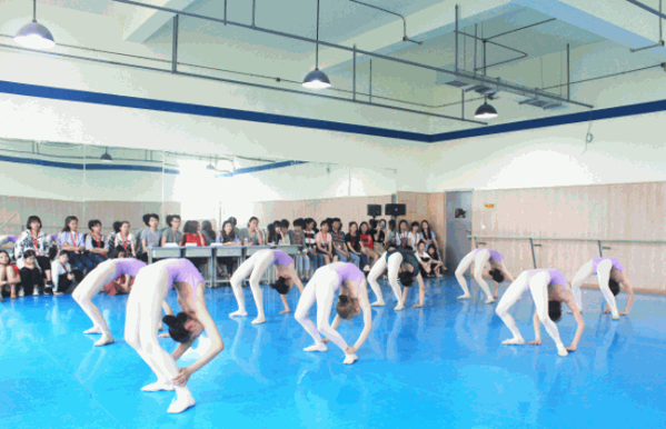 藝君師藝考培訓(xùn) 專業(yè)藝術(shù)之光，成就藝考夢想